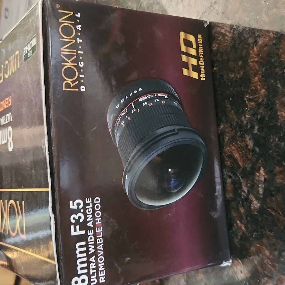 Rokinon 8mm F3.5 Ultra Wide Angle Fisheye Lens - Removable Hood For Nikon - Picture 4 of 4